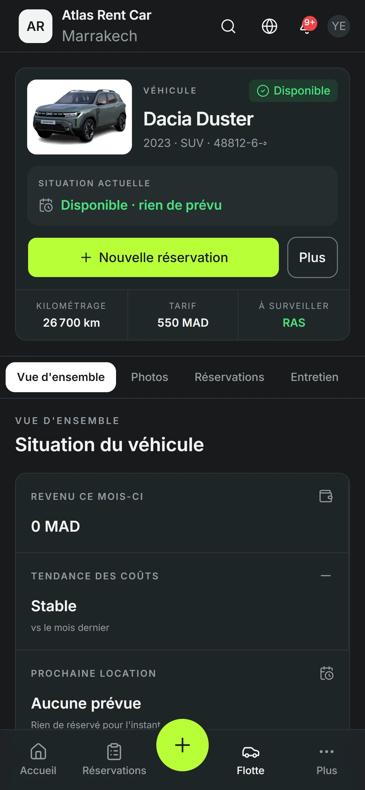 La flotte d'une agence dans SAYRIVO, et la fiche d'un véhicule sur téléphone